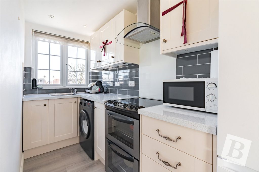 Property photo 2 of 8 Kitchen