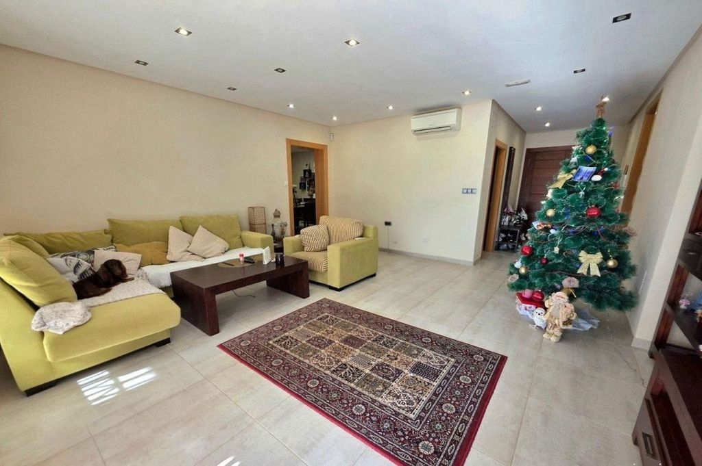 Property photo 3 of 32