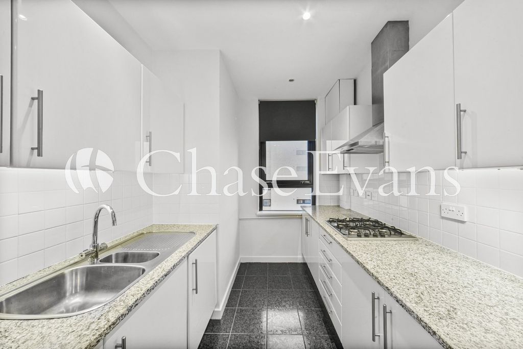 Property photo 2 of 11 Kitchen