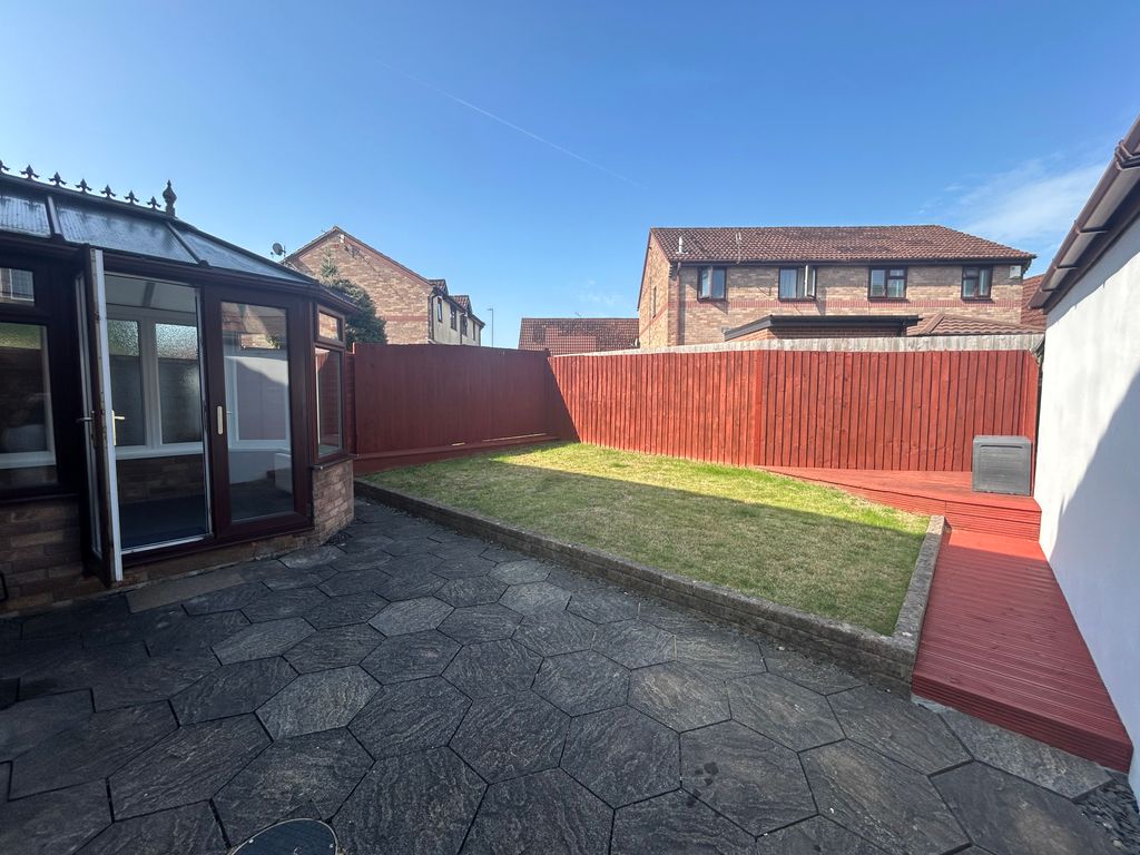 Property photo 3 of 12 Garden
