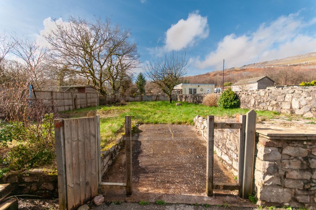 Property photo 3 of 29 Garden