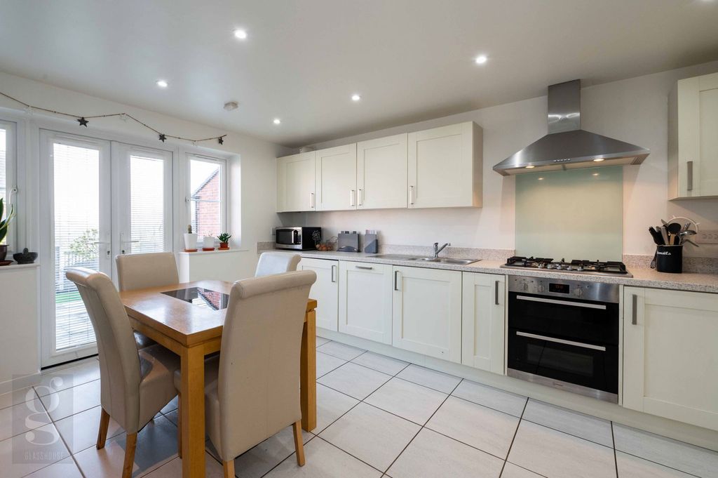 Property photo 2 of 30