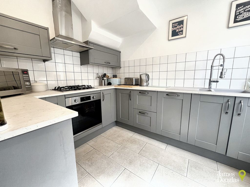 Property photo 2 of 20 Kit1 (1)