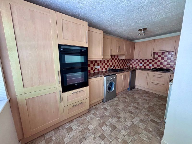 Property photo 2 of 12 Kitchen