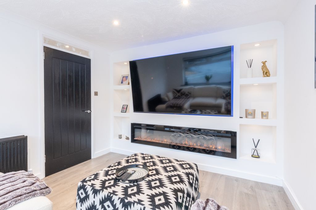 Property photo 2 of 43