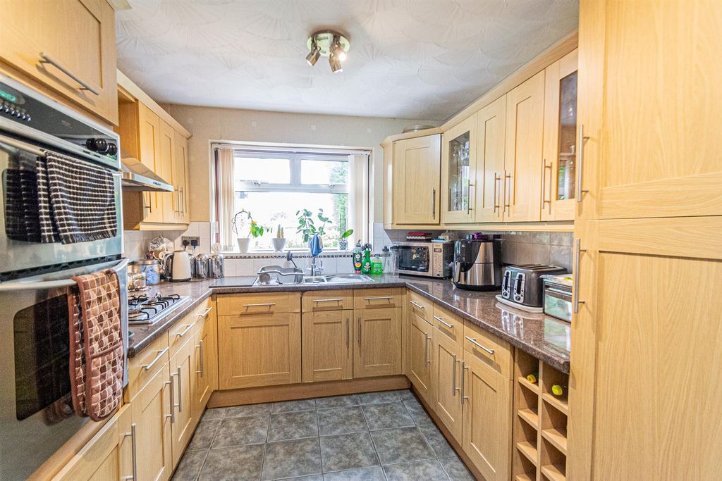 Property photo 3 of 17 Dining Kitchen