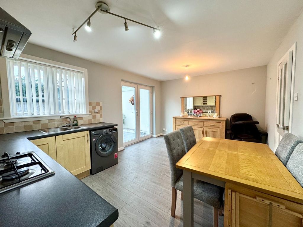 Property photo 3 of 13 Kitchen Diner
