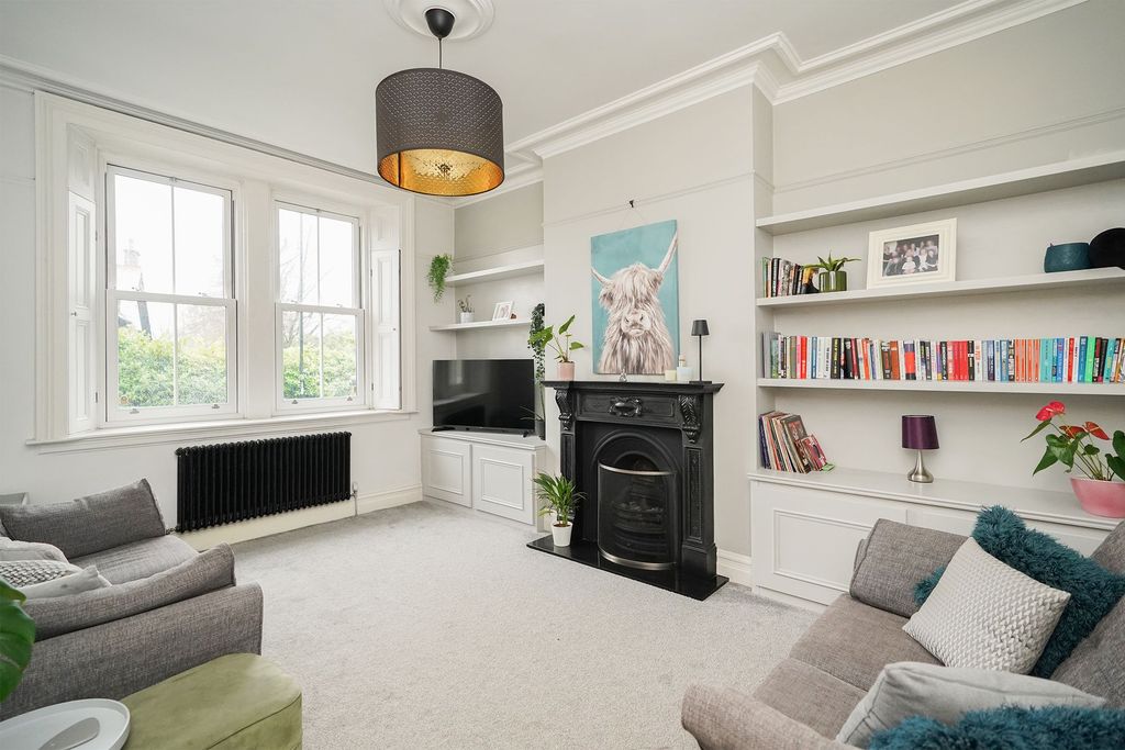 Property photo 2 of 32