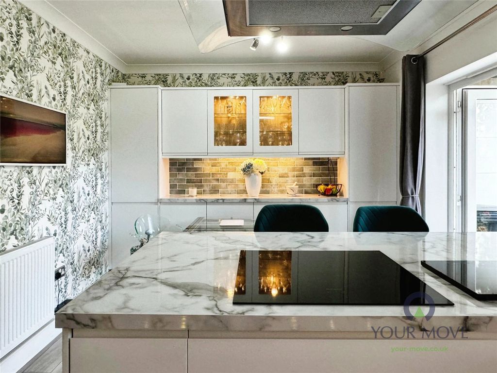Property photo 3 of 25 Kitchen