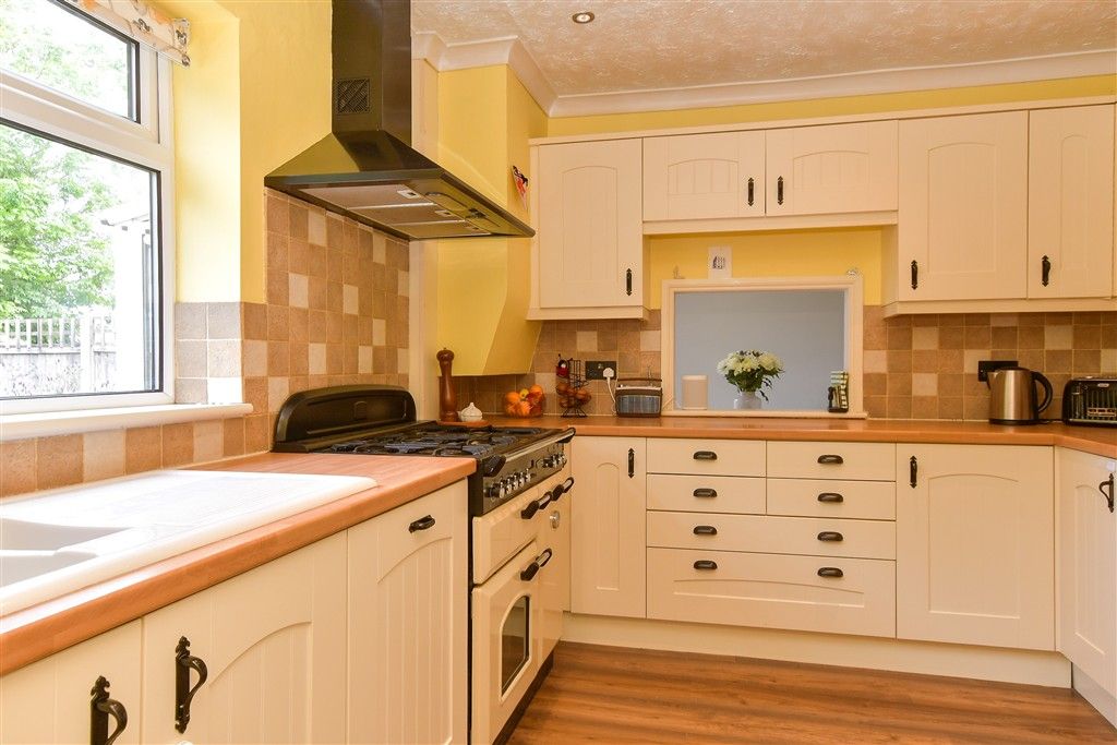 Property photo 3 of 13 Kitchen