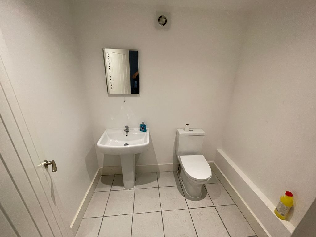 Property photo 1 of 4 26 Lavender Hill, London Sw11 5Rn