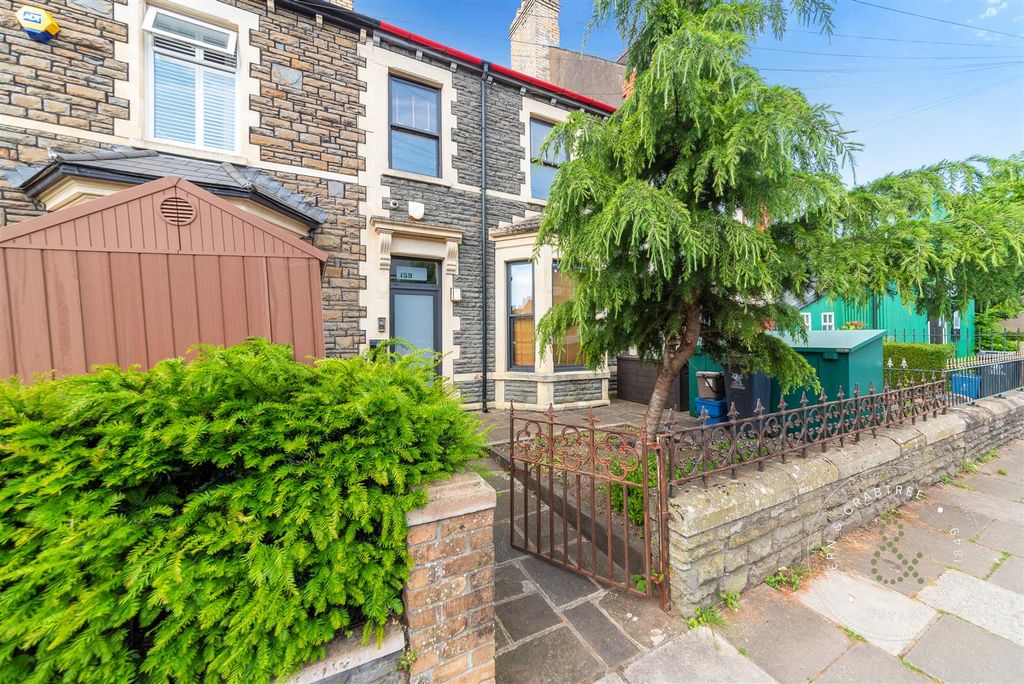 Property photo 1 of 43 Kings-Road-41.Jpg