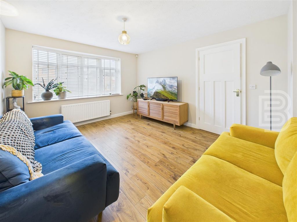 Property photo 3 of 28 Cam05587G0-Pr0073-Still006.Jpg