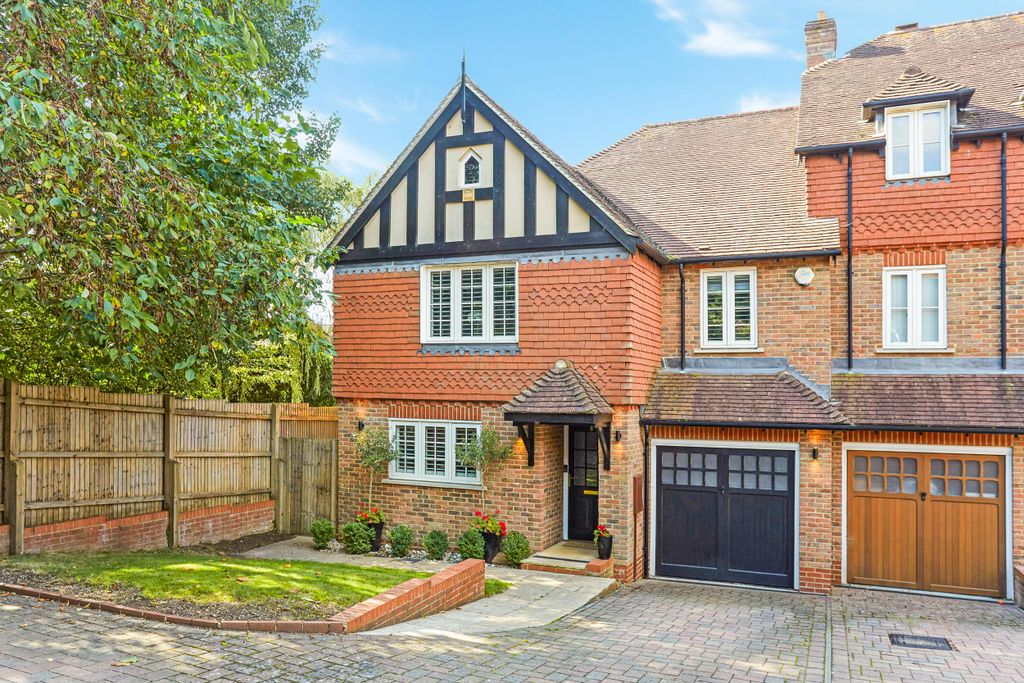 Property photo 1 of 12 Font Exterior