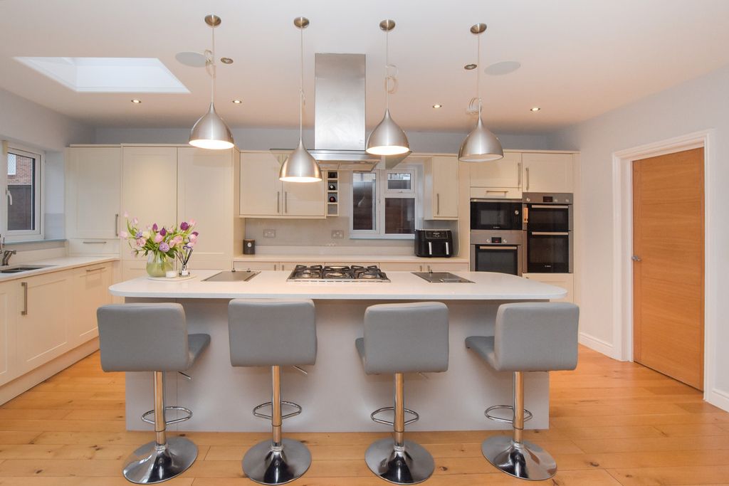 Property photo 1 of 34