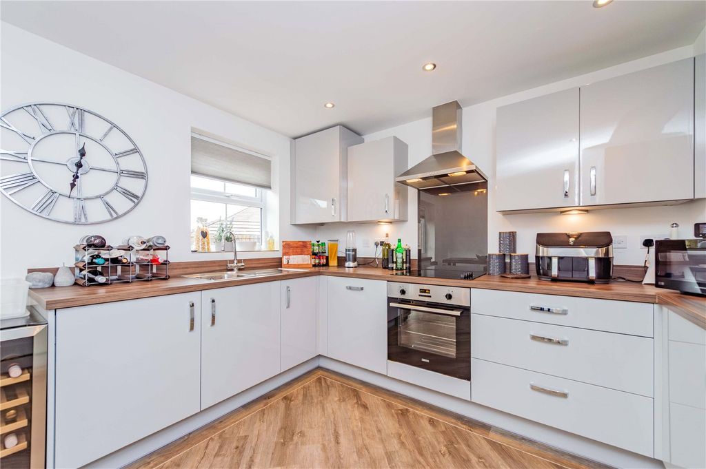 Property photo 2 of 29 Picture No. 03