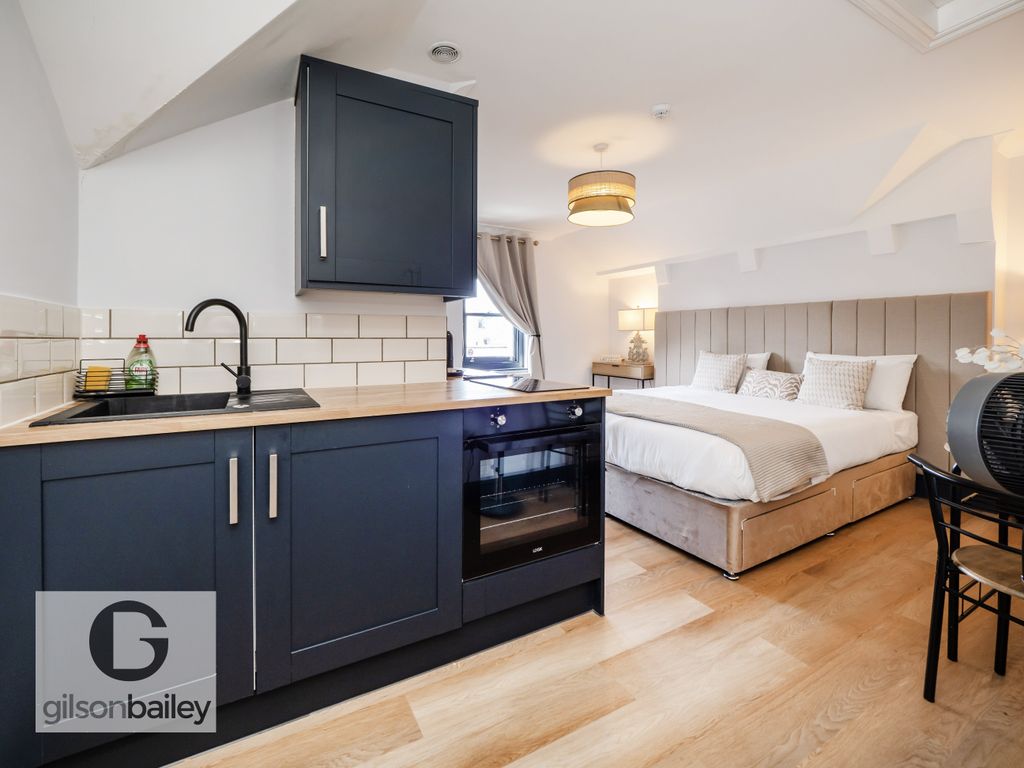 Property photo 2 of 9 3-Flat6 52Apowrd-21