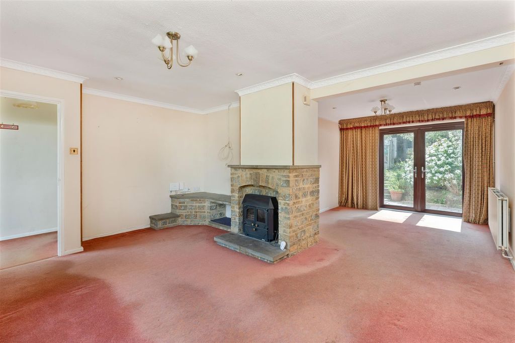 Property photo 2 of 13 2 Church Street, Barford St Michael's-5.Jpg