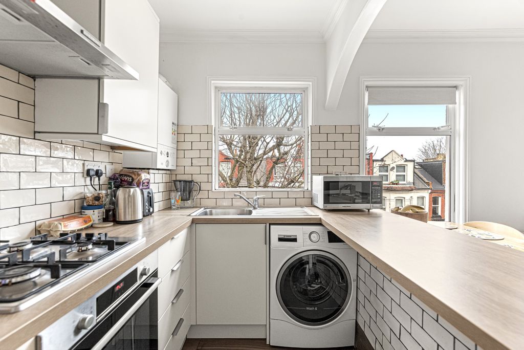 Property photo 3 of 8 Kitchen