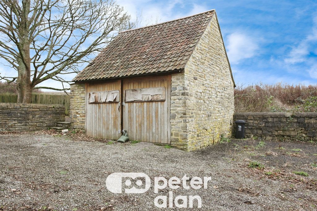 Property photo 3 of 28