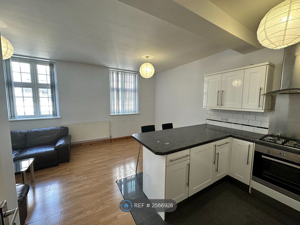 Property photo 3 of 7 Open Lounge / Kitchen 3