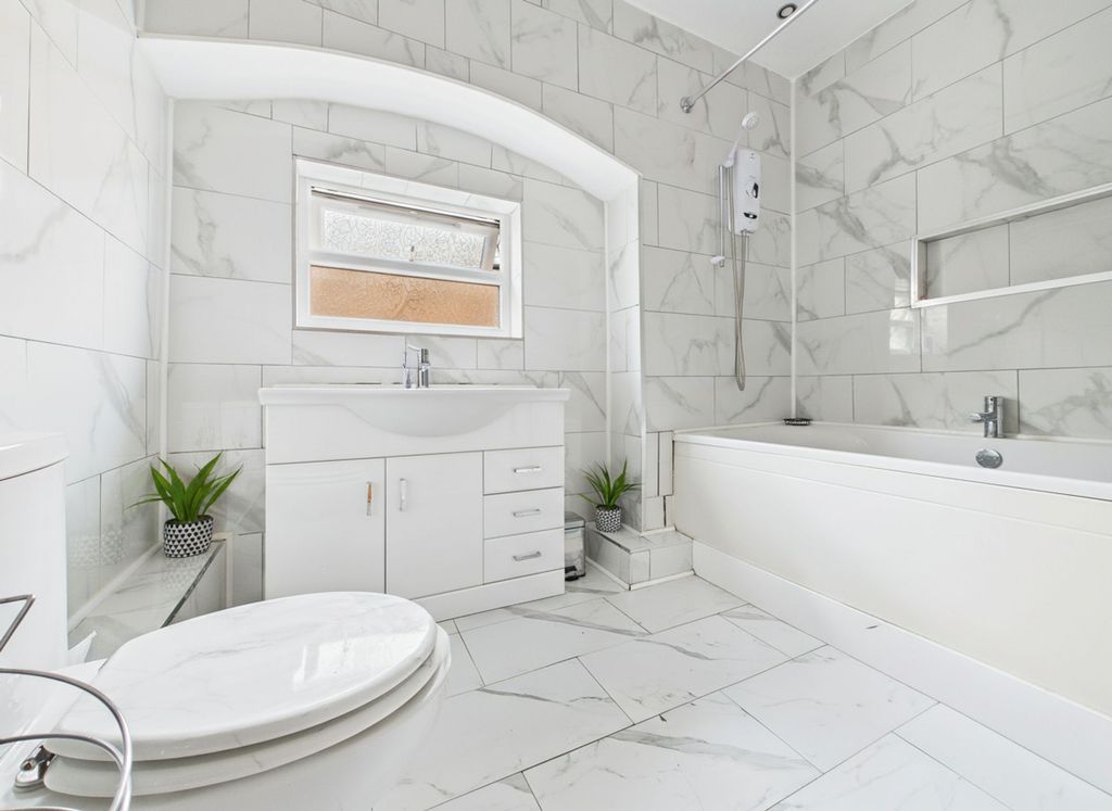 Property photo 2 of 13 Bathroom