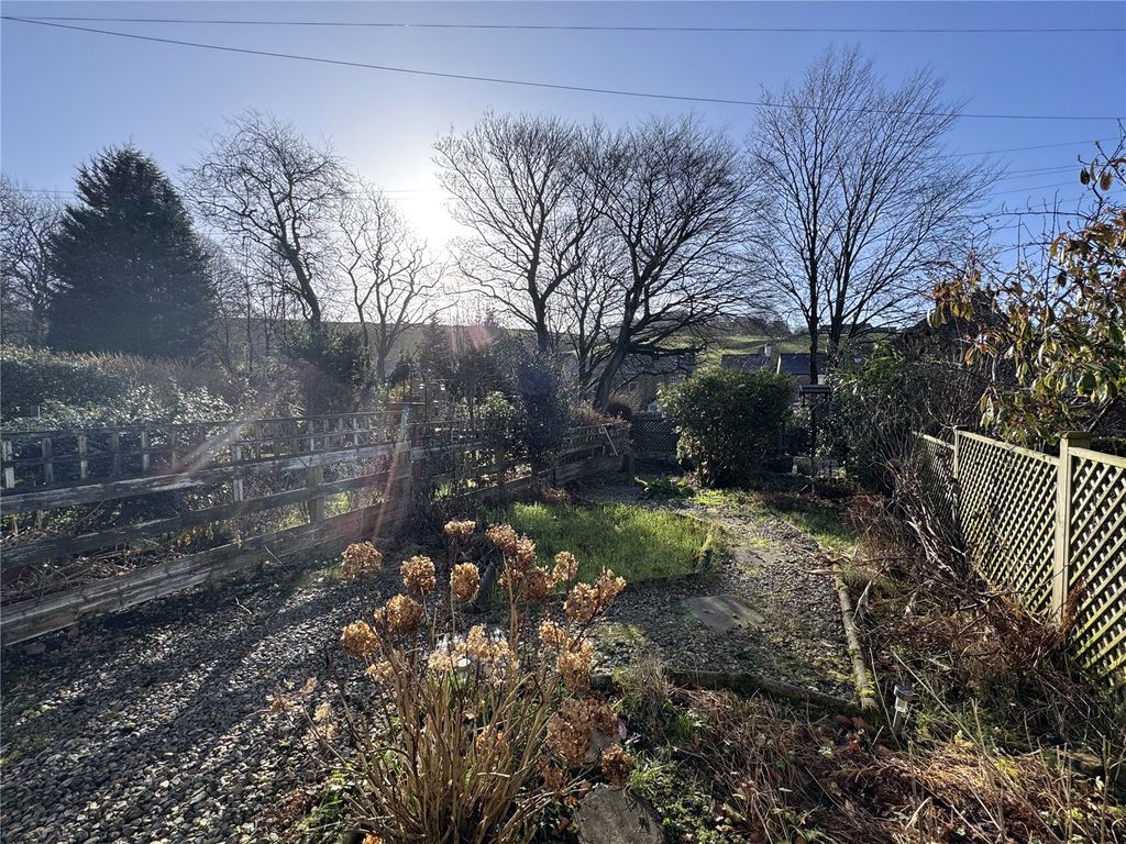 Property photo 2 of 20 Front Garden