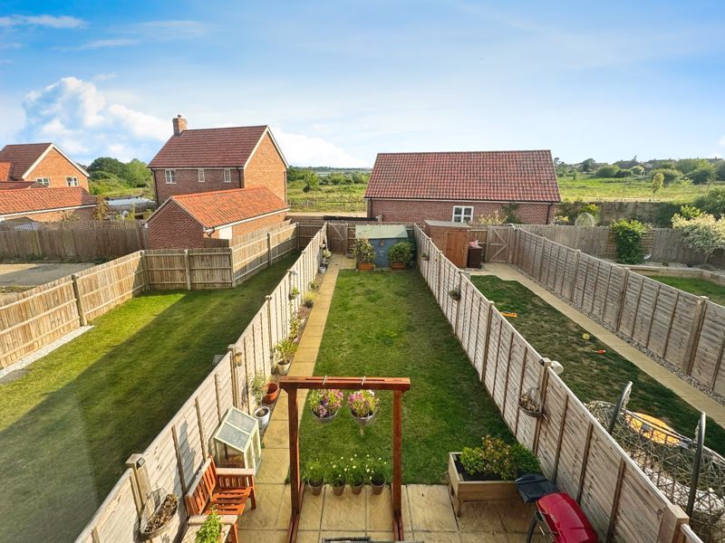 Property photo 2 of 14 Middleton Mews