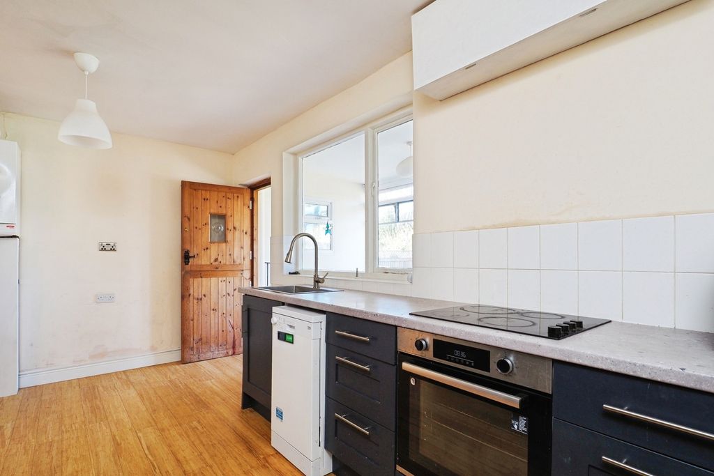 Property photo 2 of 15 Kitchen