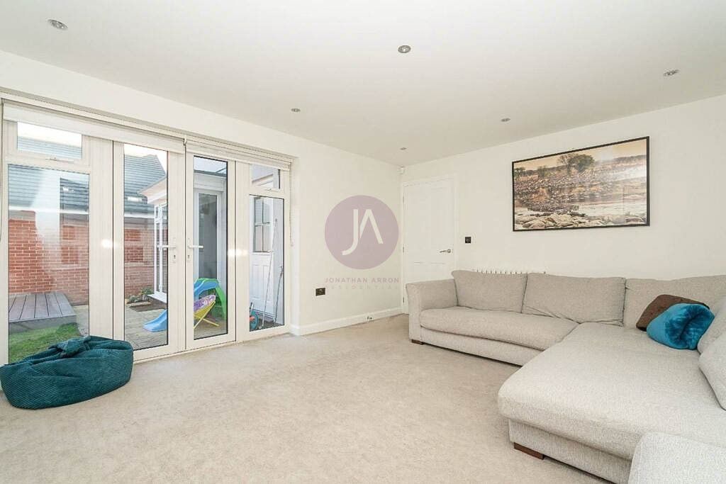 Property photo 2 of 14 Picture No. 12