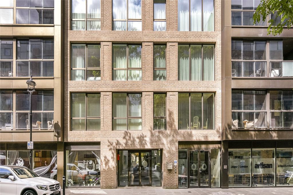 Property photo 1 of 11 Building