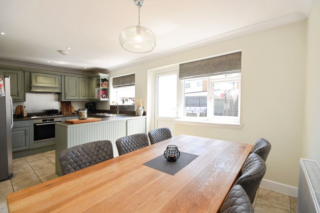 Property photo 2 of 19 Kitchen Diner