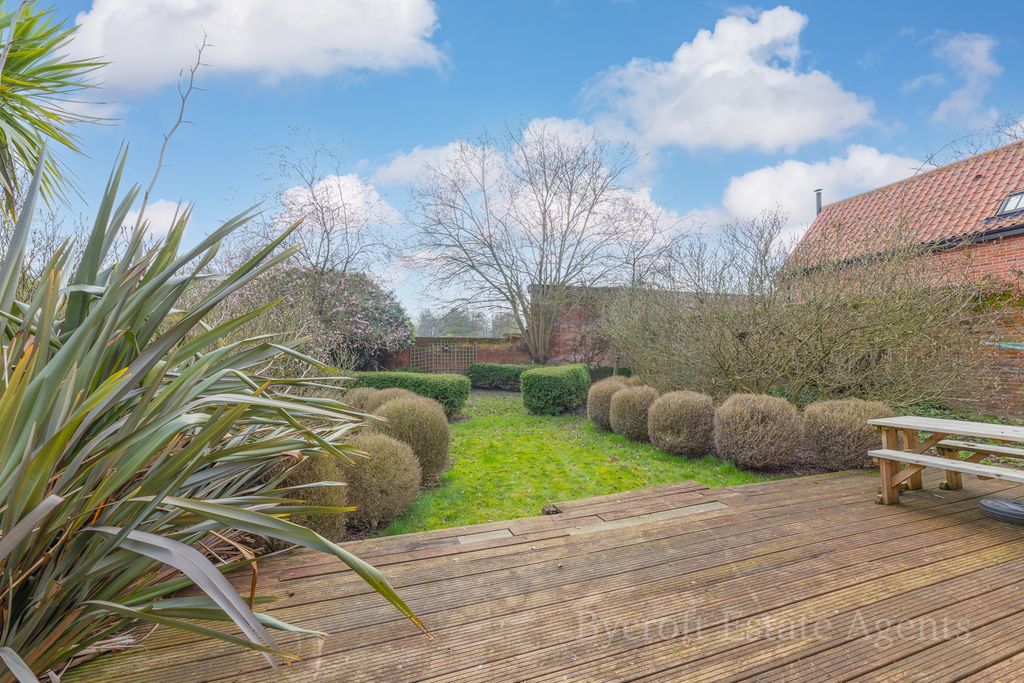 Property photo 2 of 28