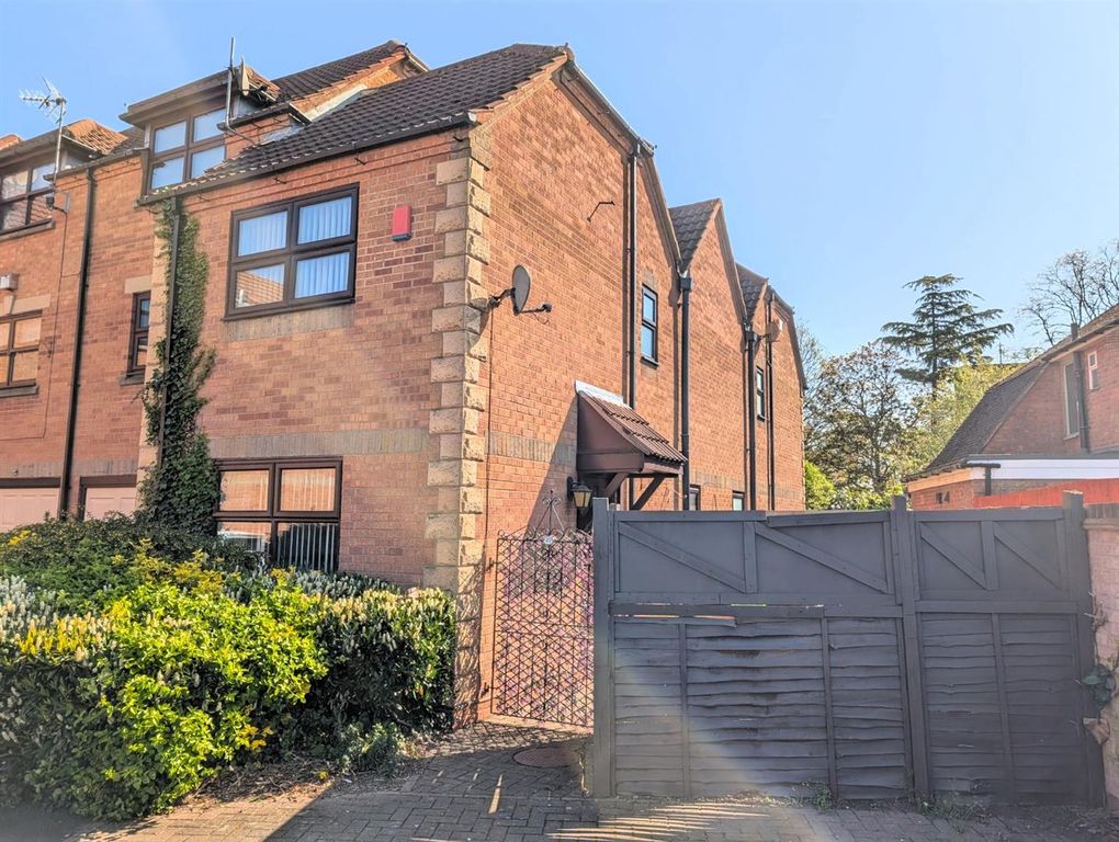 Property photo 1 of 11 Ferndale Court.Jpg