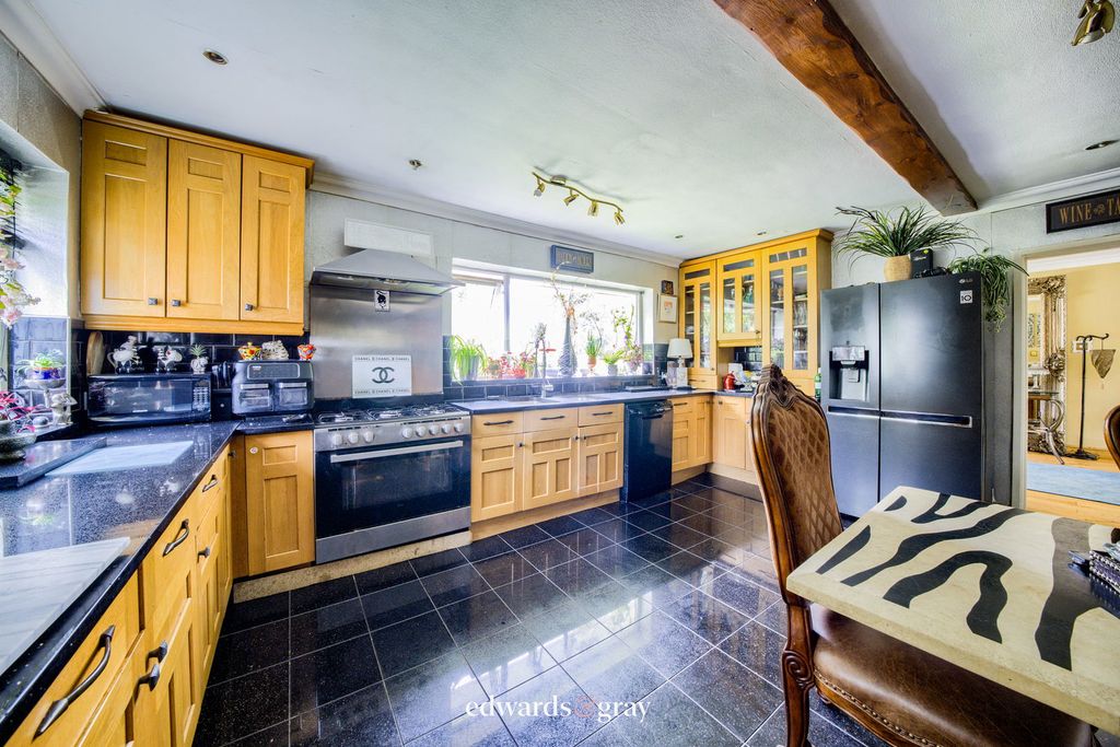 Property photo 3 of 31