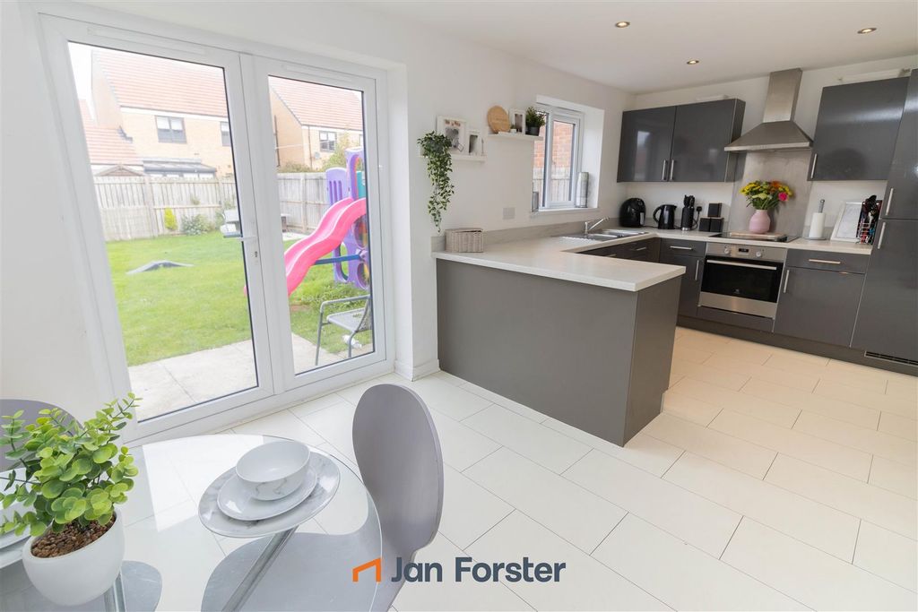 Property photo 3 of 16 Kitchen