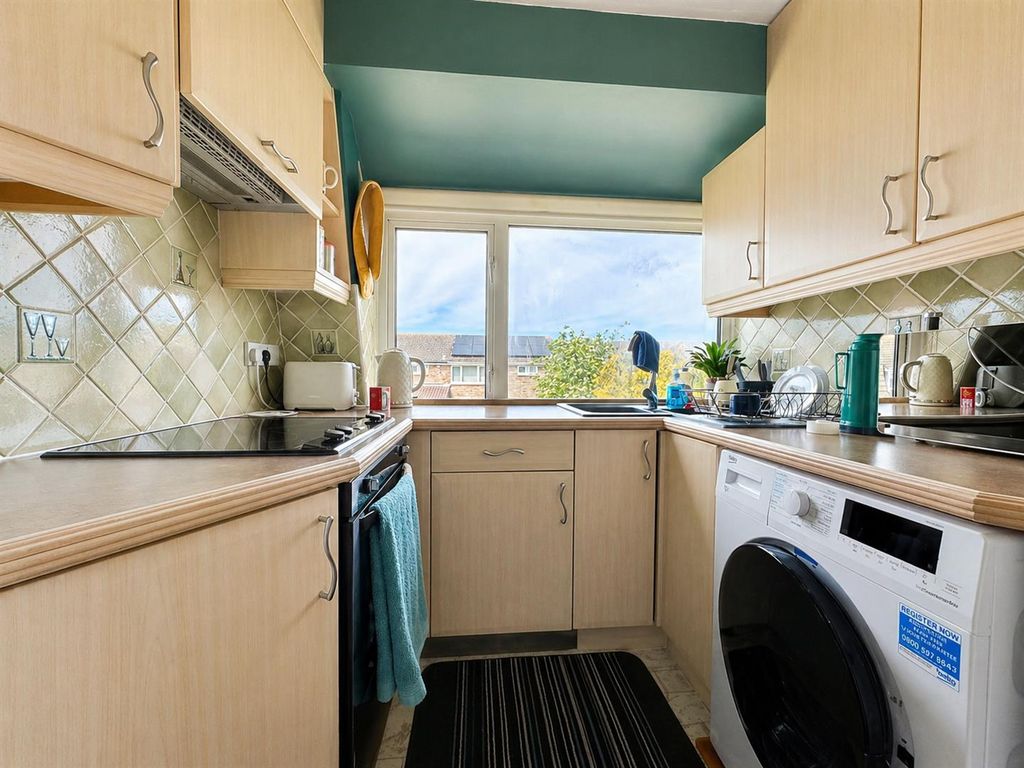 Property photo 3 of 6 Kitchen