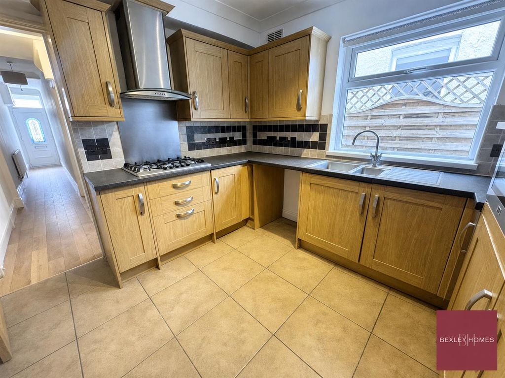 Property photo 3 of 14 File_01Ktbz1N3Vyky4Acn366Tbmrjd.Png