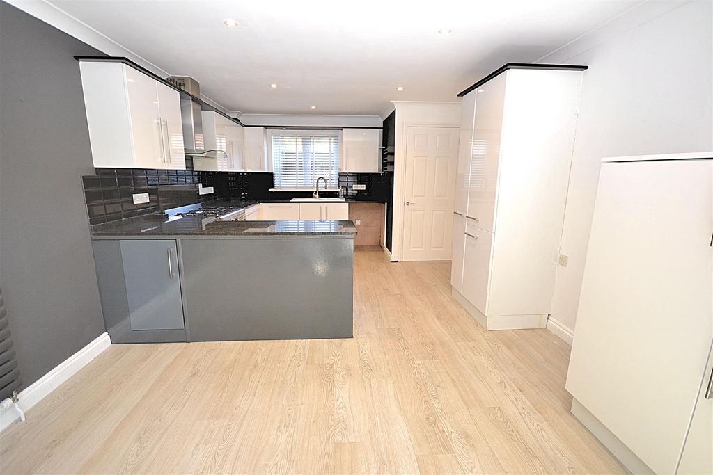 Property photo 2 of 35 39 (1).Png
