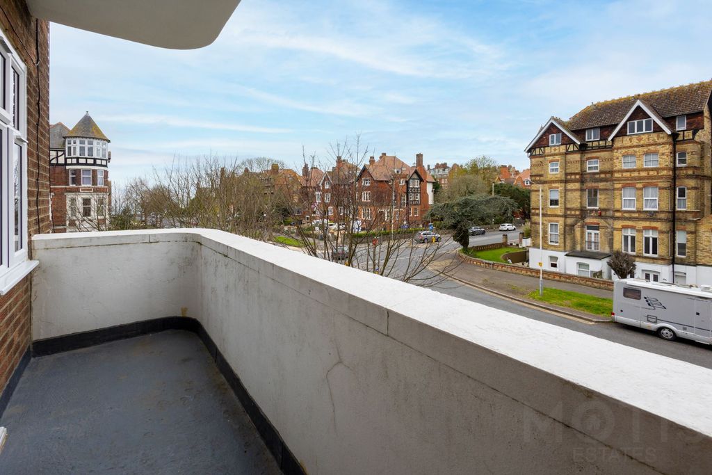 Property photo 3 of 18 Photo 12