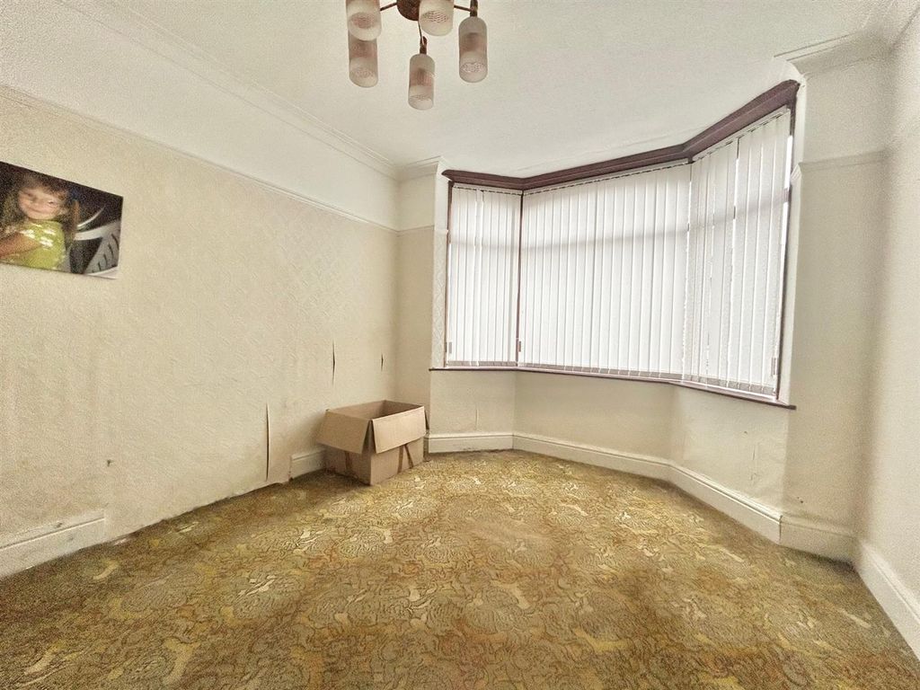 Property photo 3 of 11 Lounge 3.Jpg