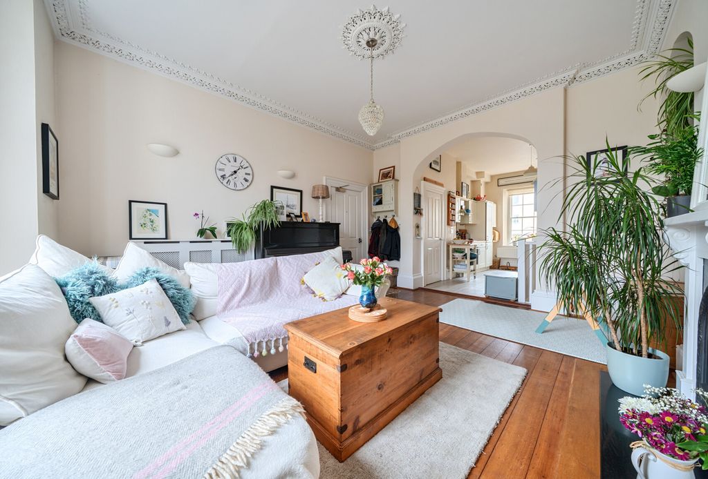 Property photo 2 of 23 1401780-11-697241...