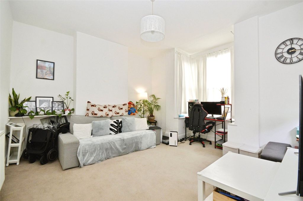 Property photo 2 of 8 2 - Picture No. 08