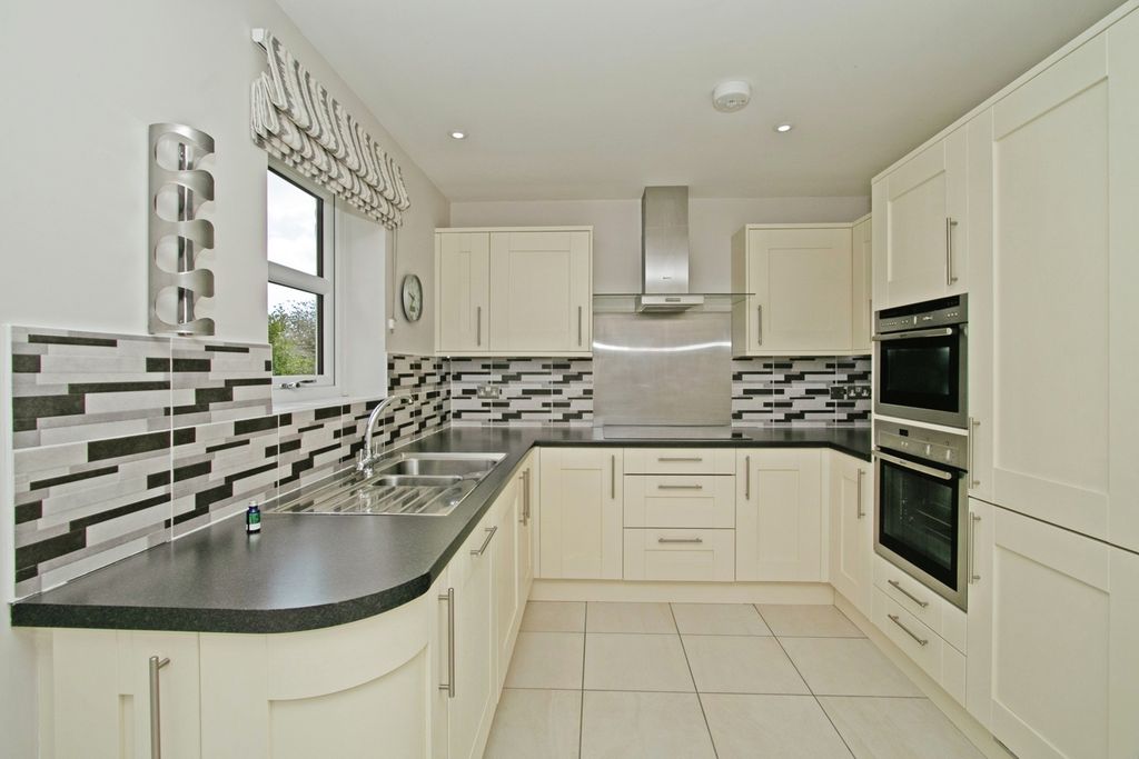 Property photo 2 of 16 Pbox-Img.Jpg