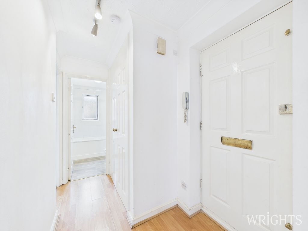 Property photo 2 of 8 Cam02796G0-Pr0350-Still003