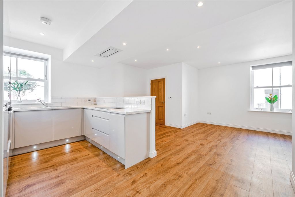 Property photo 1 of 12 Picture No. 17