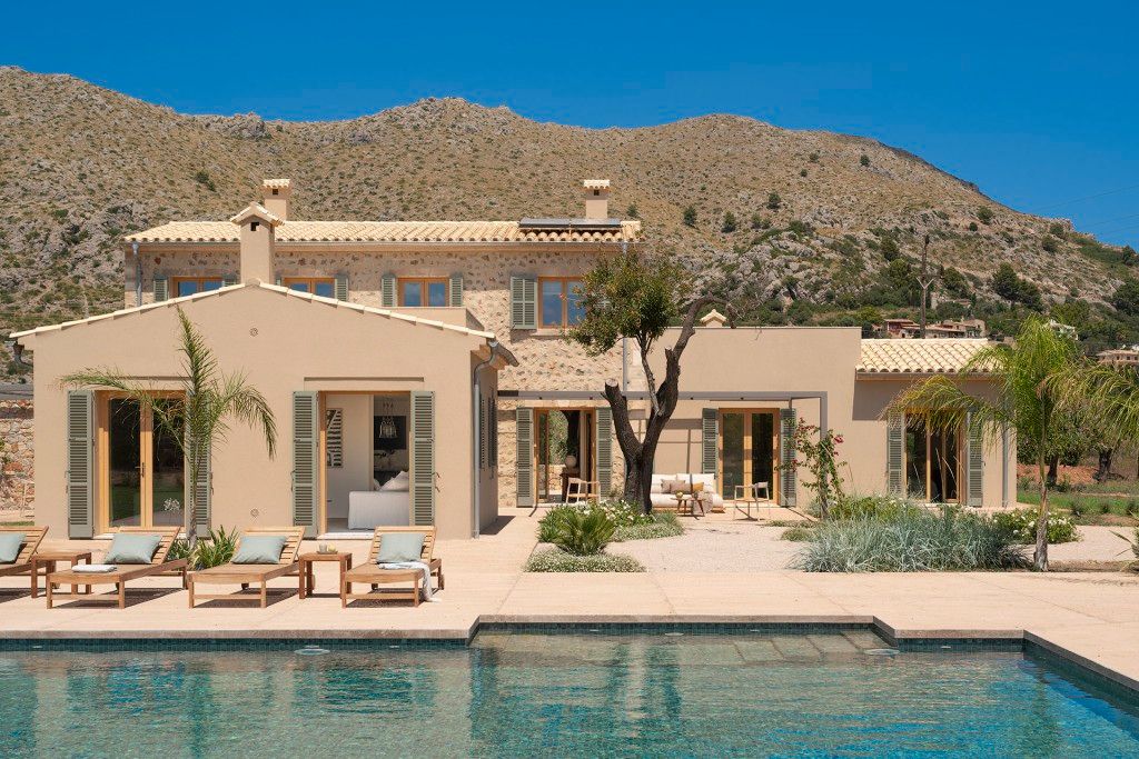 Property photo 2 of 20 Exterior And Pool