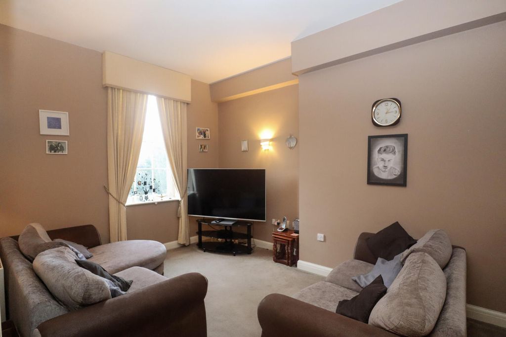 Property photo 3 of 10 Living Room