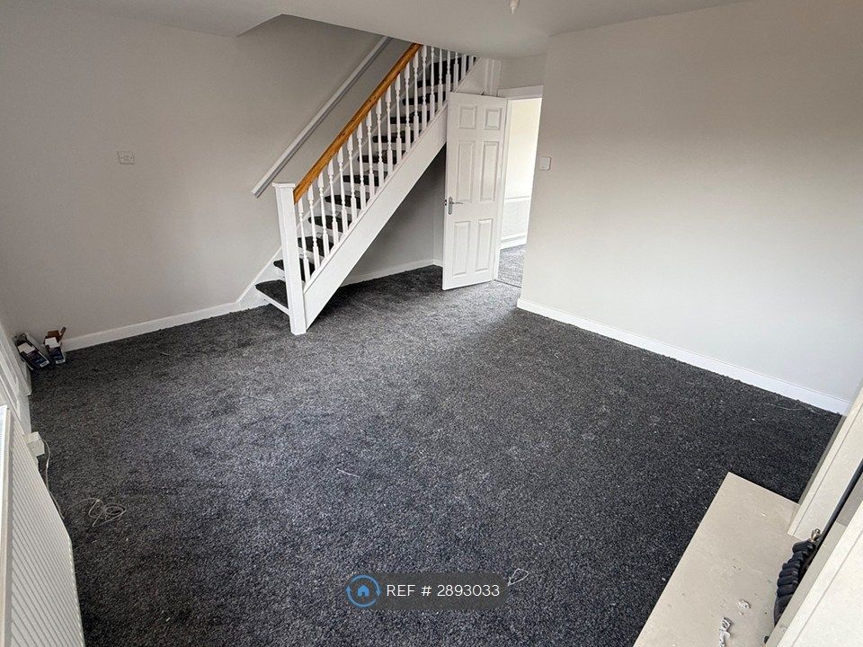 Property photo 3 of 14 Lounge