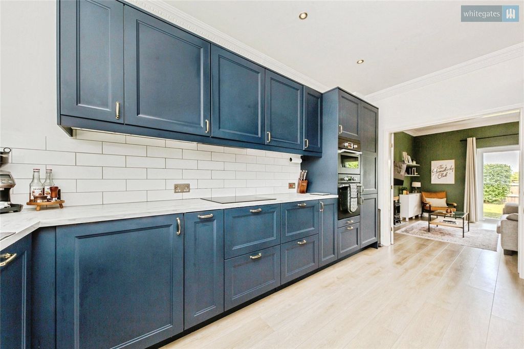 Property photo 3 of 27 Picture No. 12